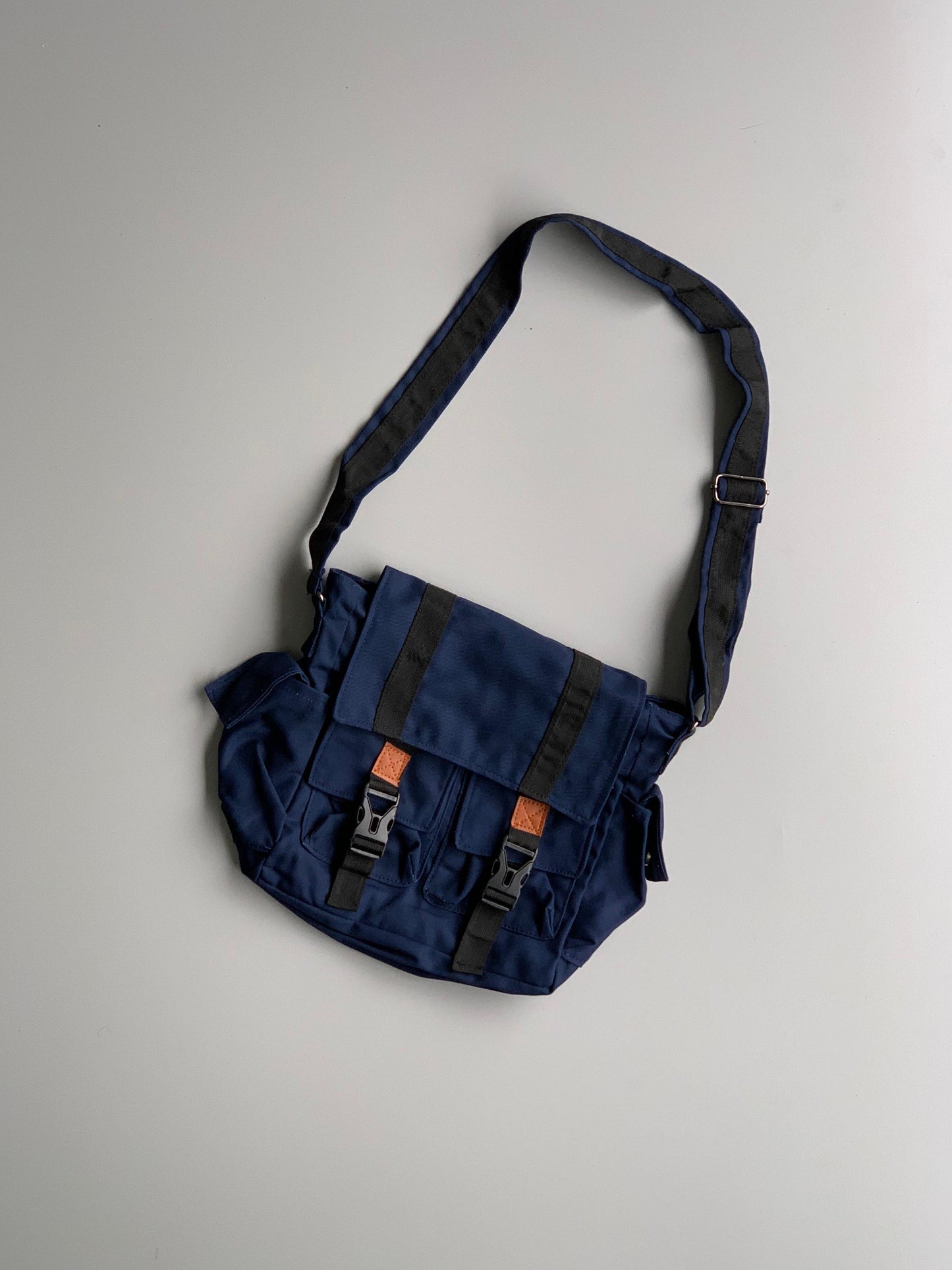 Riwo Messenger bag