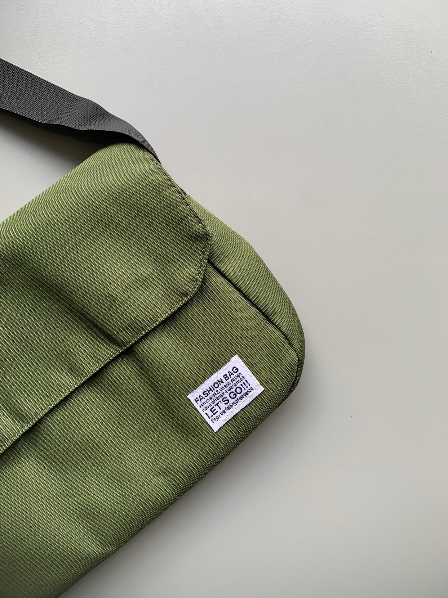 Letgho Imp Small Messenger