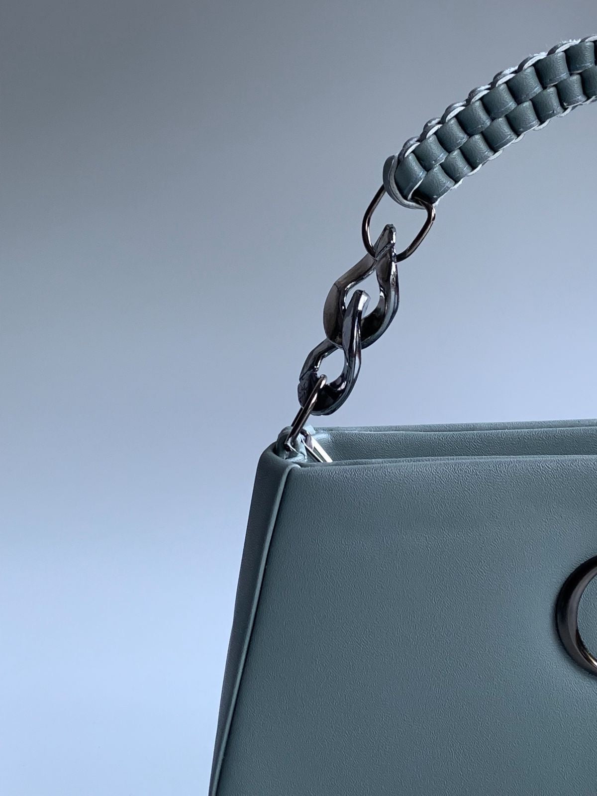 Uiol sling bag