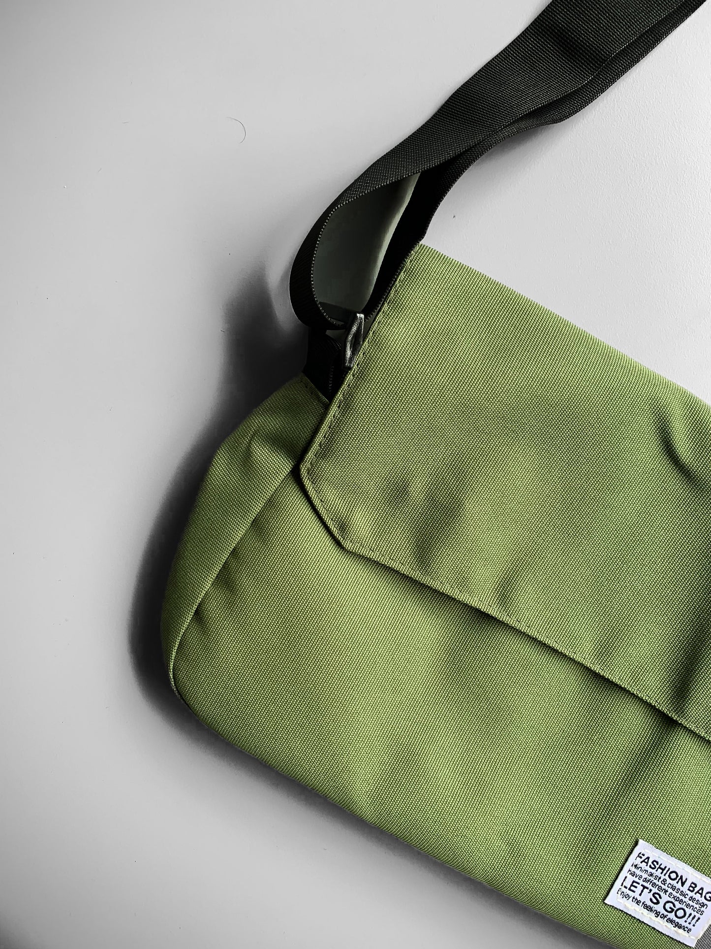 Letgho Imp Small Messenger