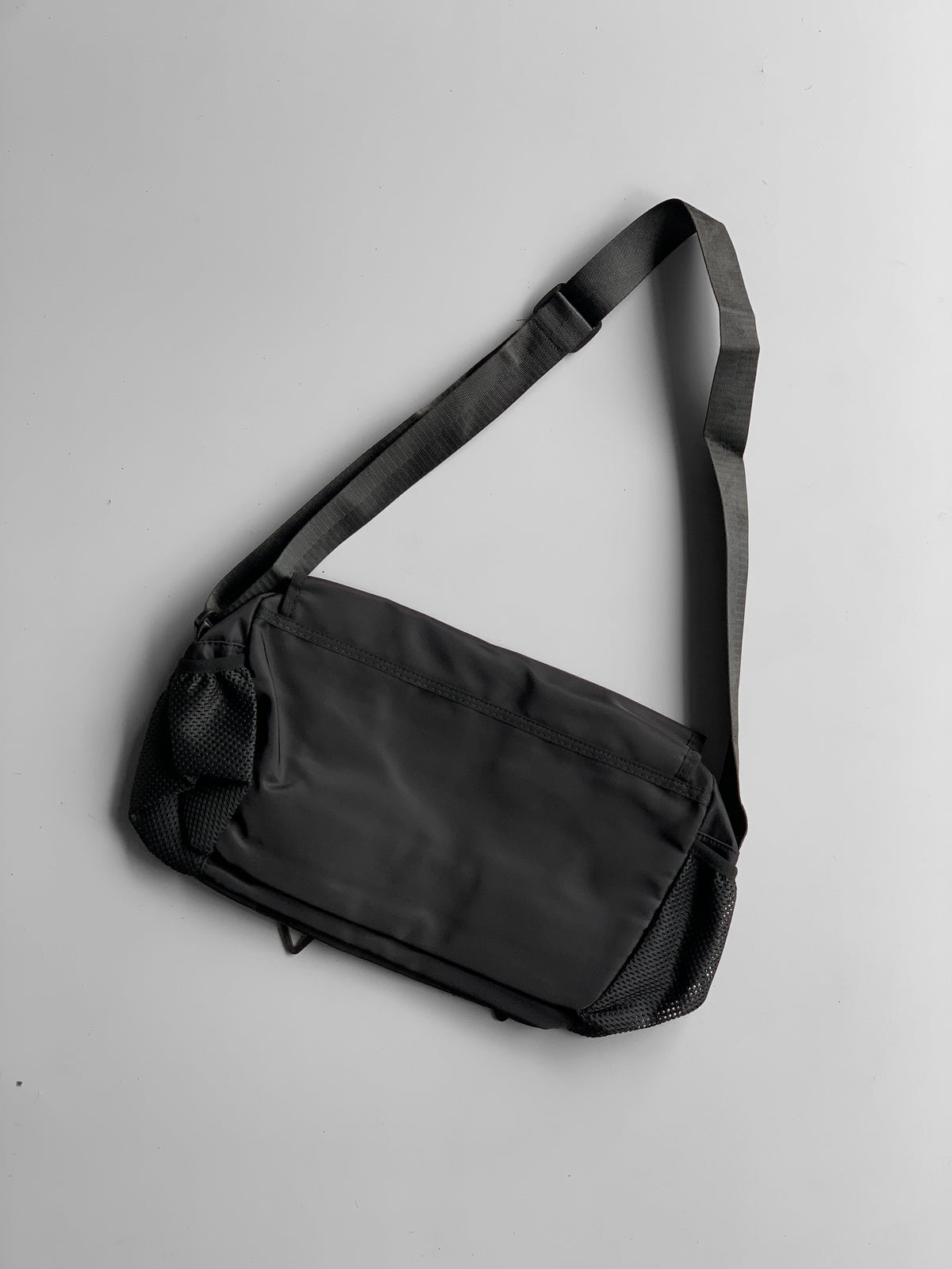 DERAM imp messenger bag