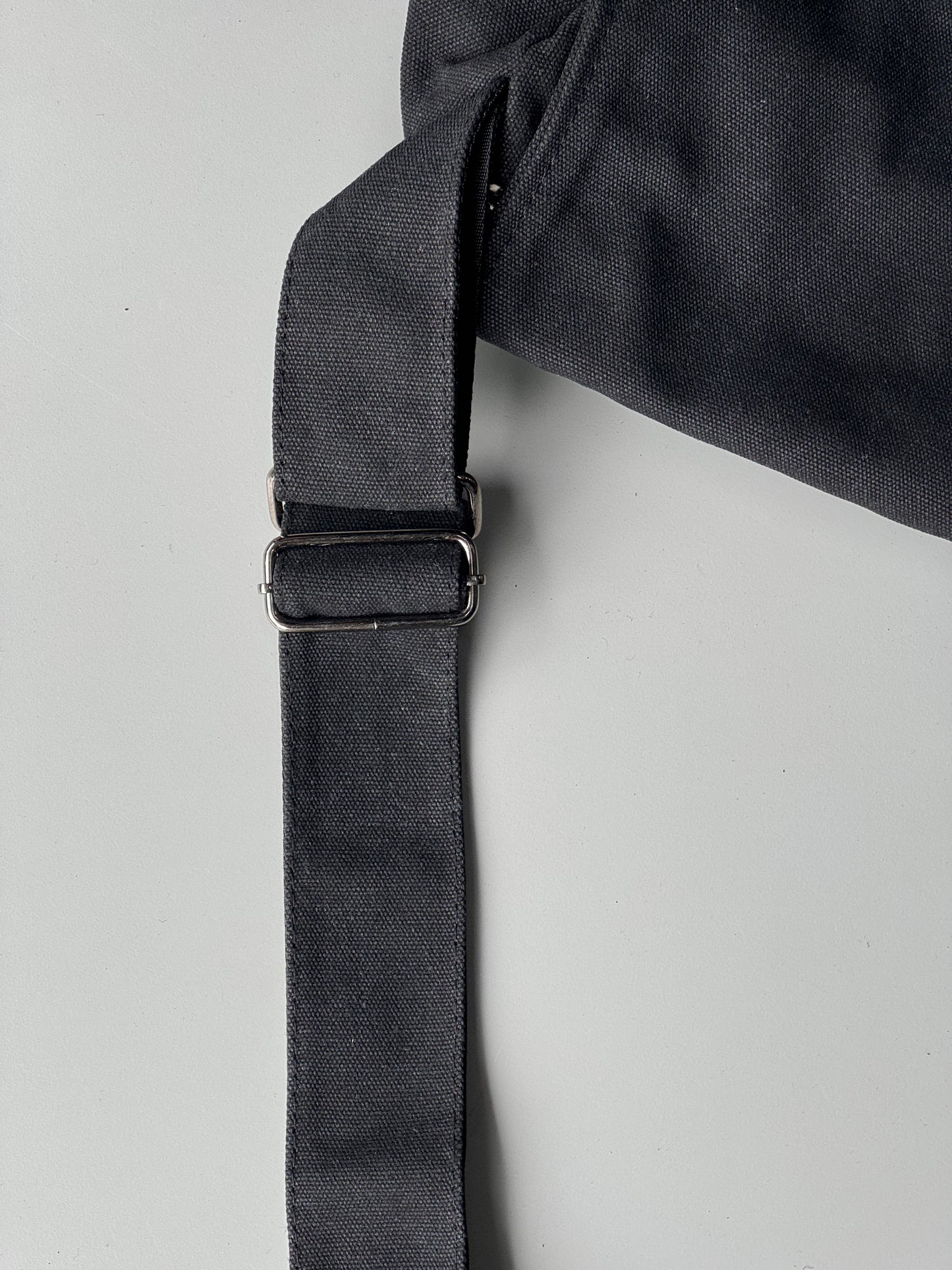Exhan imp sling bag