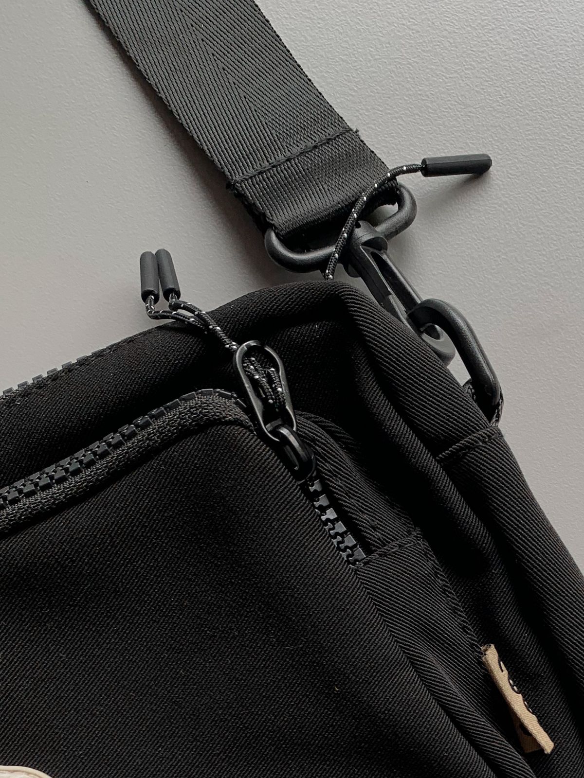 Yui Imp Small Sling