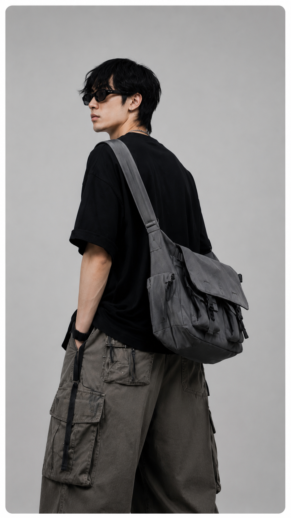 MESSENGER BAG