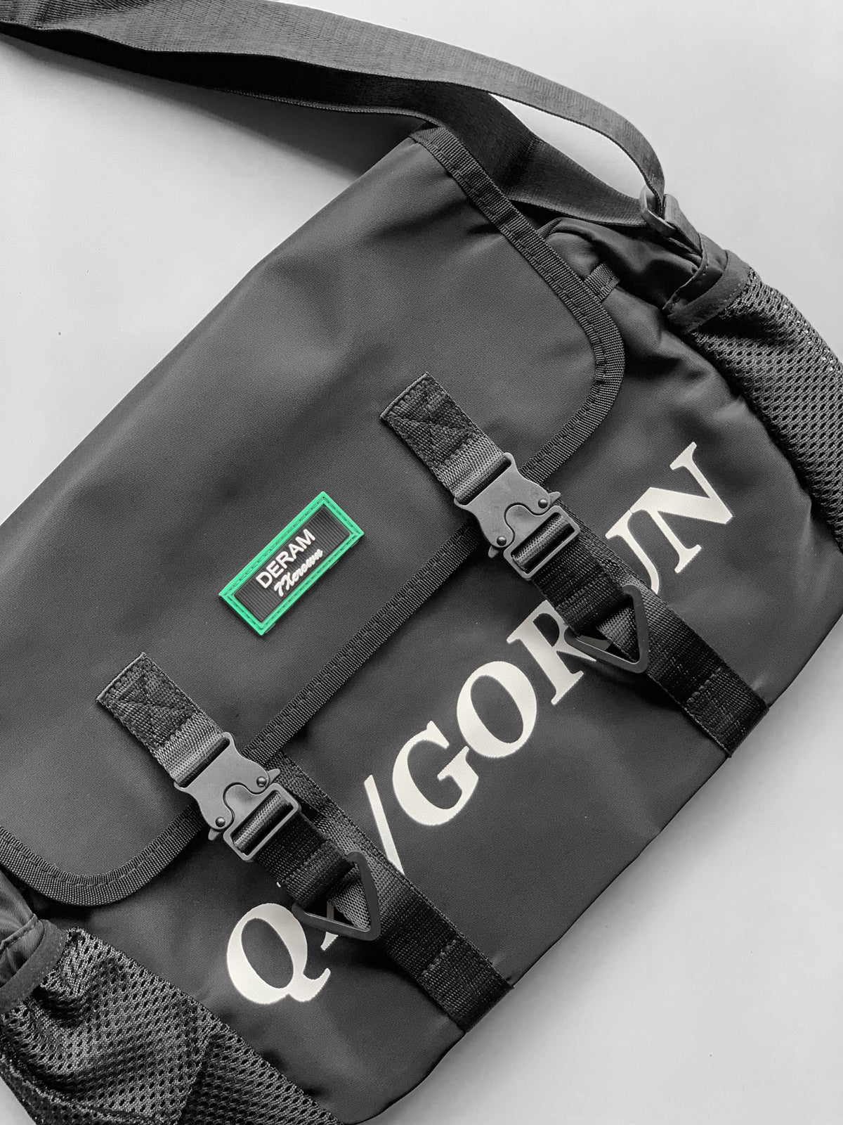 DERAM imp messenger bag