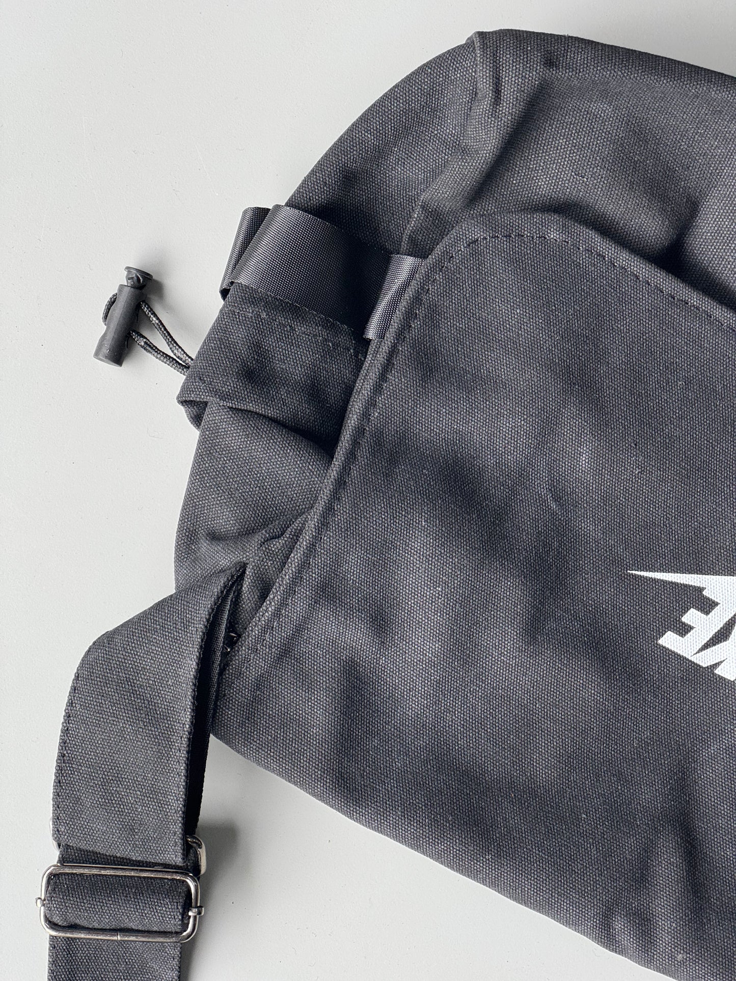 Exhan imp sling bag