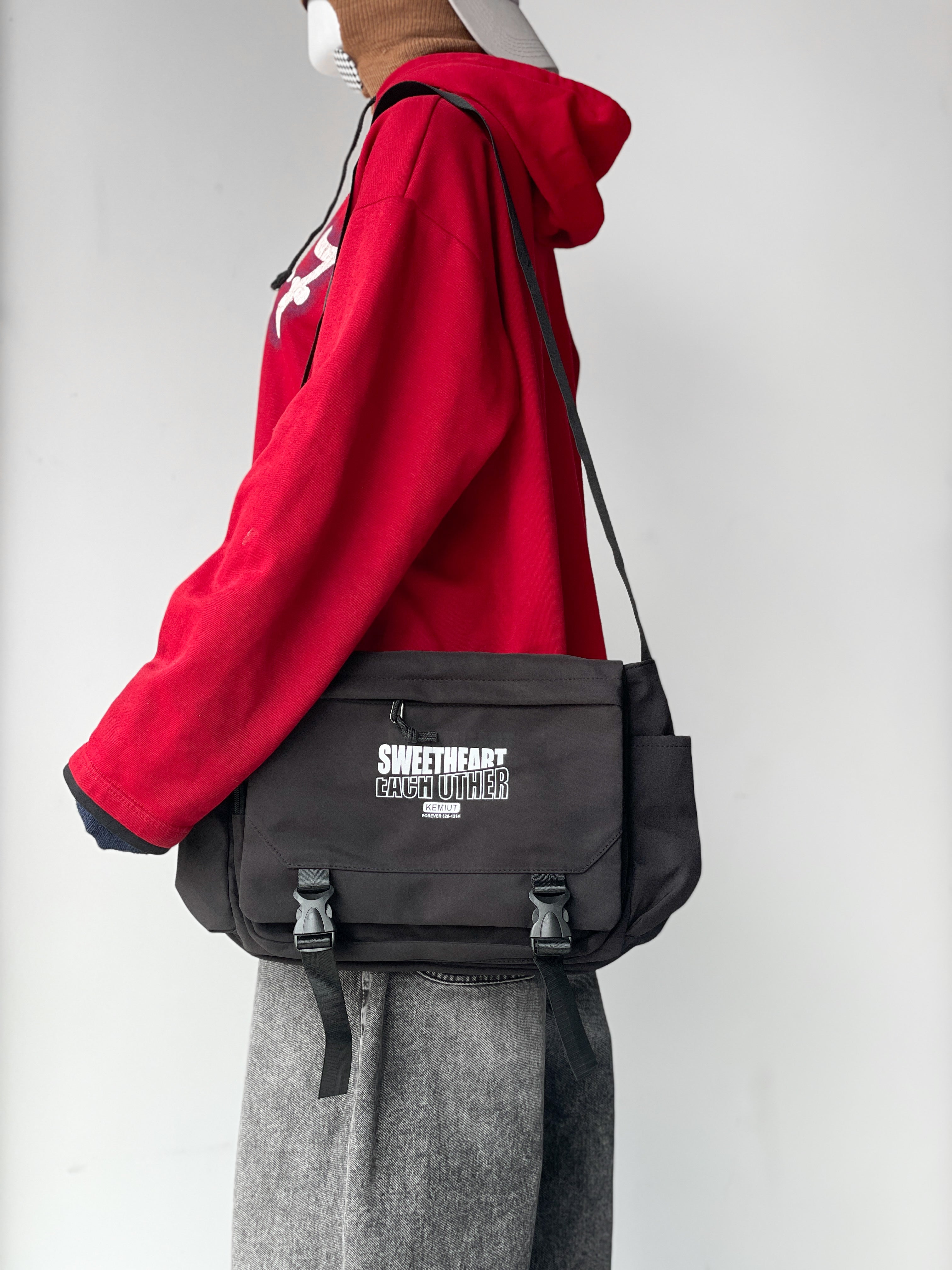 Tova Black Messenger