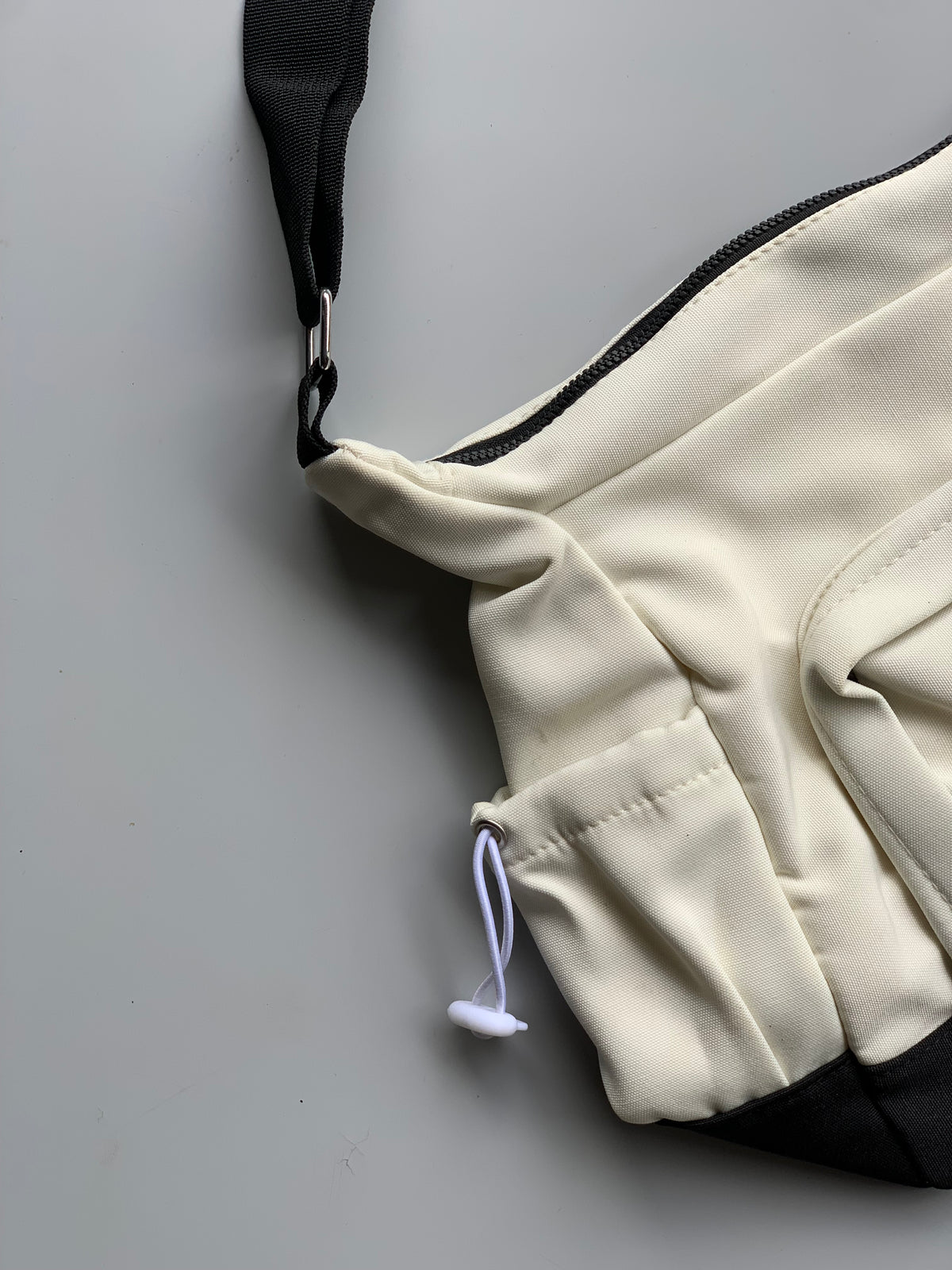 SOURCE imp messenger bag