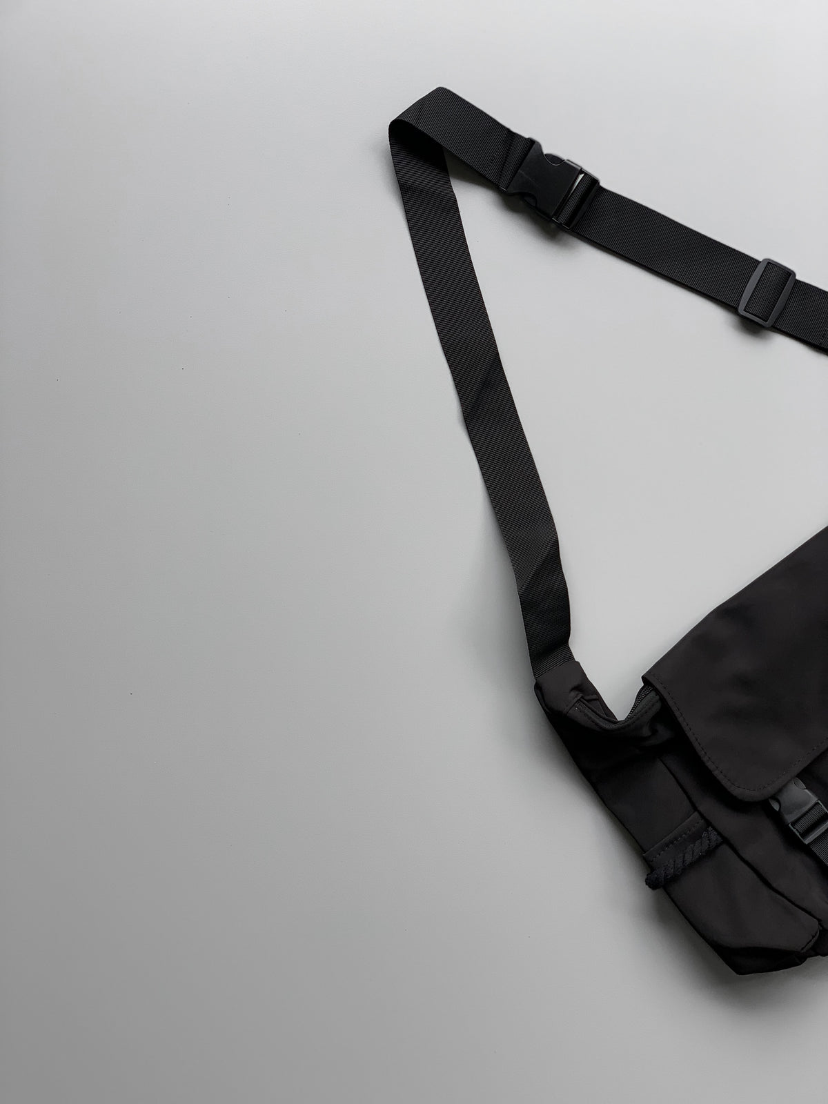 Milo Imp Messenger Bag