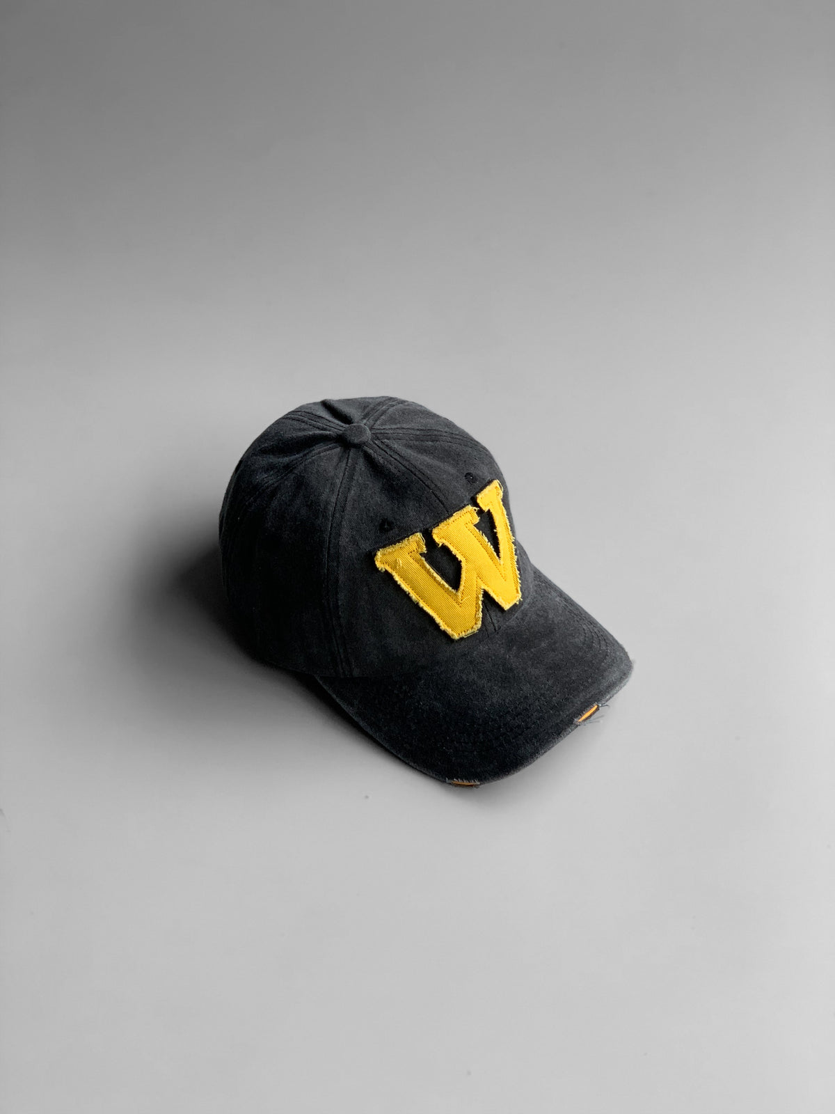 'w' distressed denim  cap