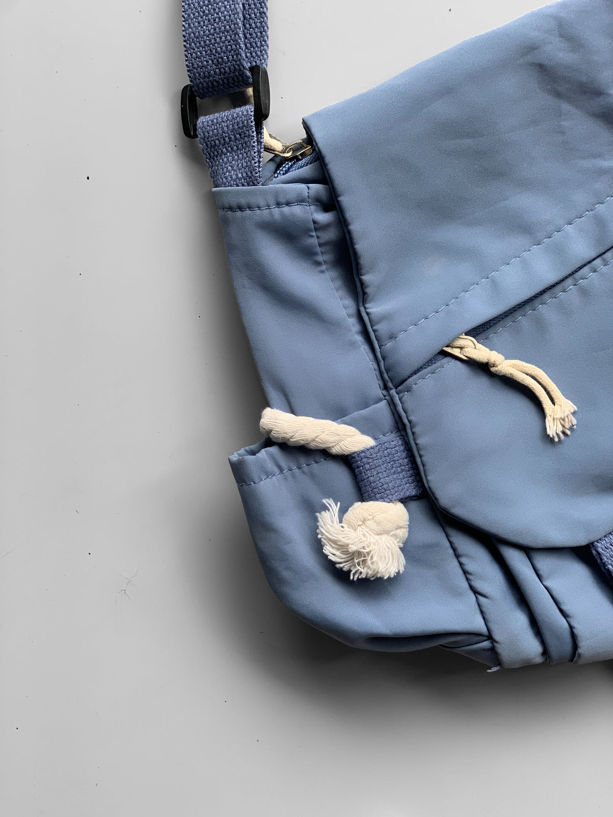 LIPANO imp messenger bag