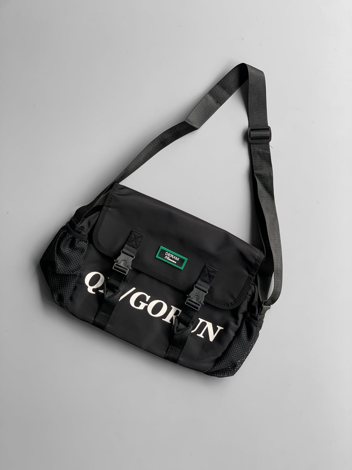 DERAM imp messenger bag