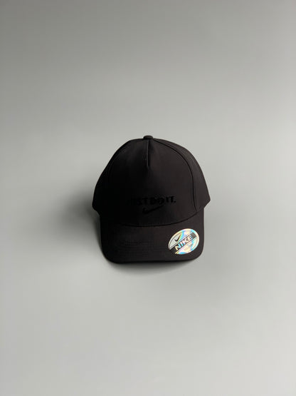 black Nike baseball cap