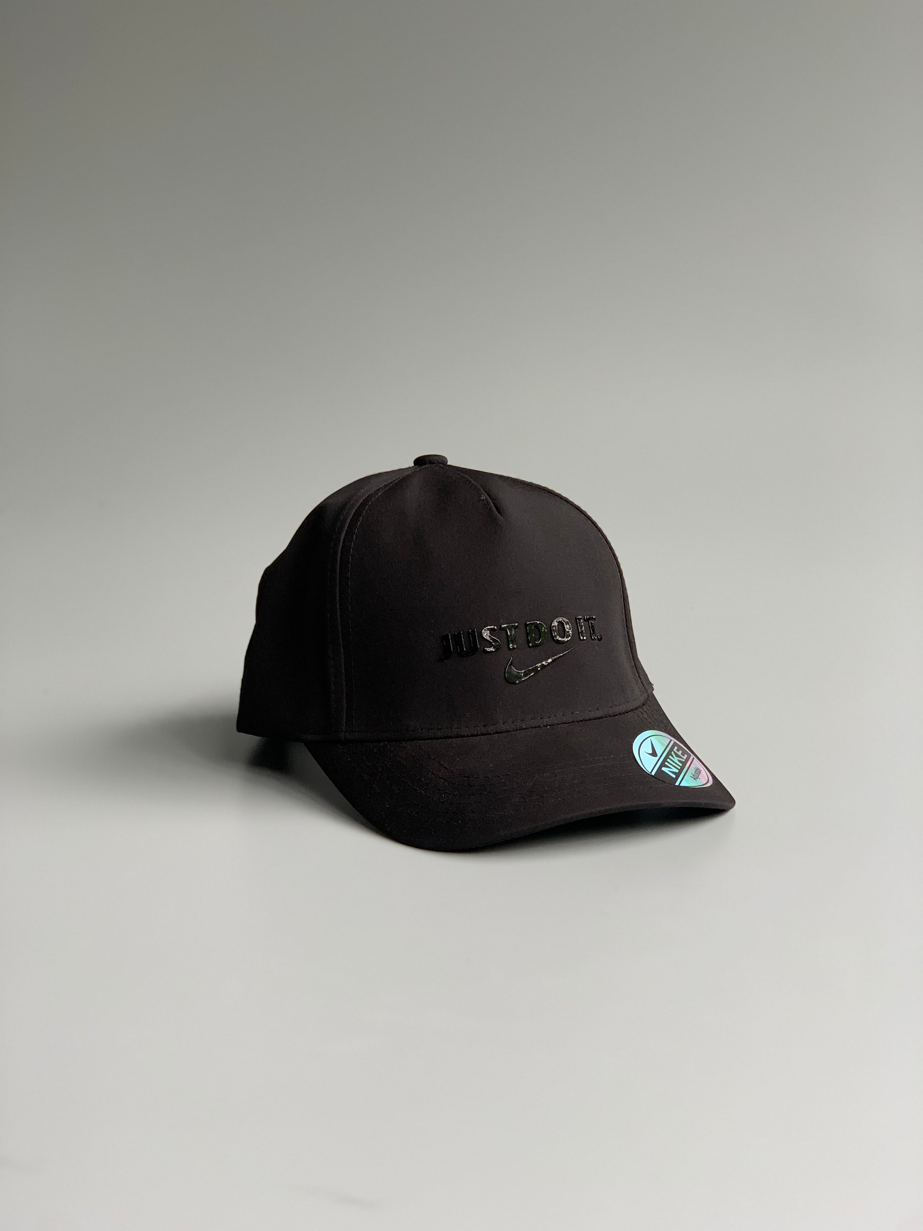 black Nike baseball cap